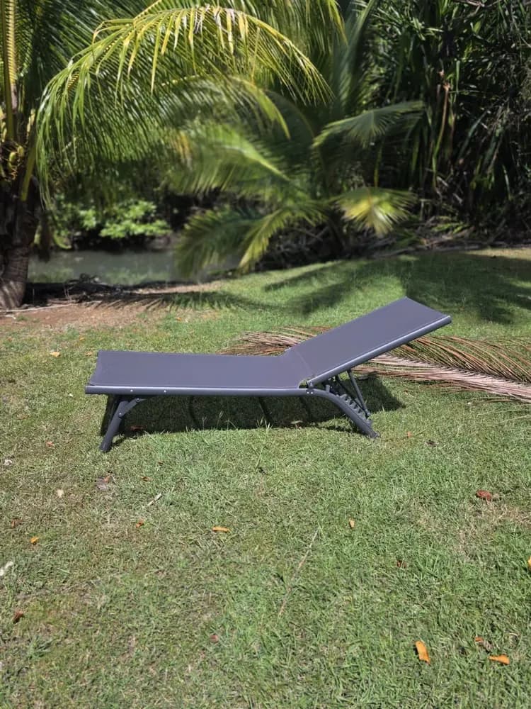 Transat proposé à la location pour villa, terrasse ou piscine