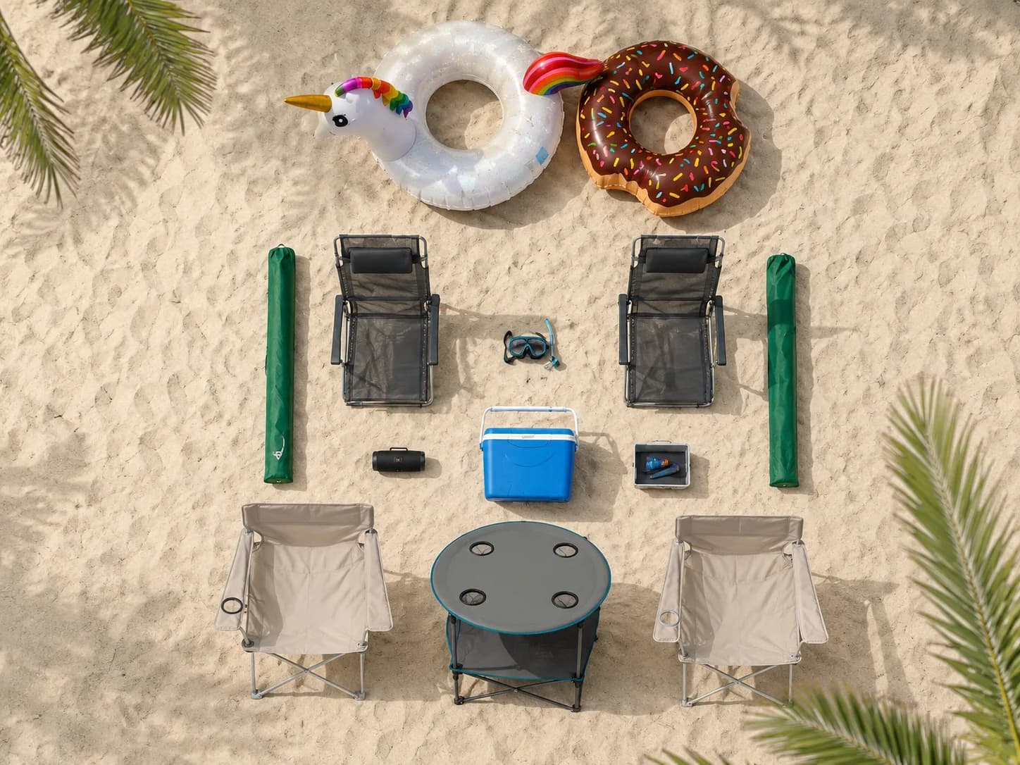 Vue de dessus des chaises, fauteuils, parasols, glacière, table et accessoires proposés à la location
